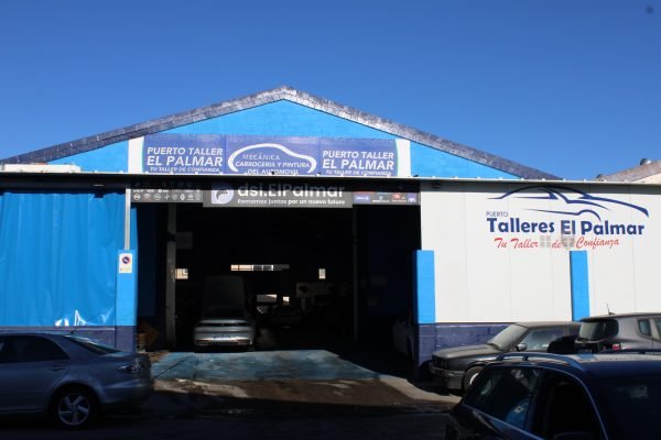 Fachada de Puerto Talleres El Palmar, taller de confianza en El Puerto de Santa María